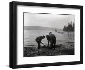 Clam Digging, 1915-null-Framed Giclee Print