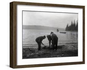 Clam Digging, 1915-null-Framed Giclee Print