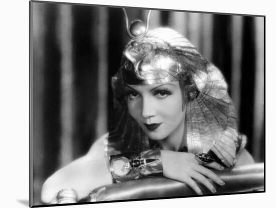 Claudette Colbert: Cleopatra, 1934-null-Mounted Photographic Print