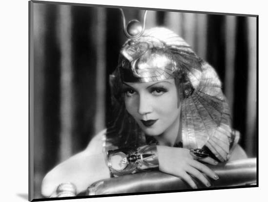 Claudette Colbert: Cleopatra, 1934-null-Mounted Photographic Print