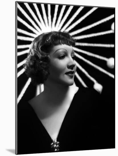 Claudette Colbert en, 1934 (b/w photo)-null-Mounted Photo