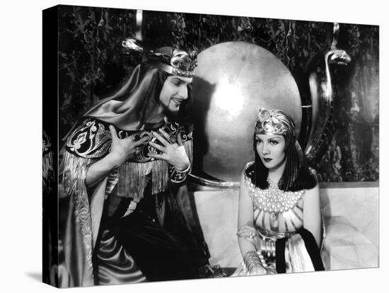 CLEOPATRA, 1934 directed by CECIL BeMILLE Claudette Colbert (b/w photo)-null-Stretched Canvas