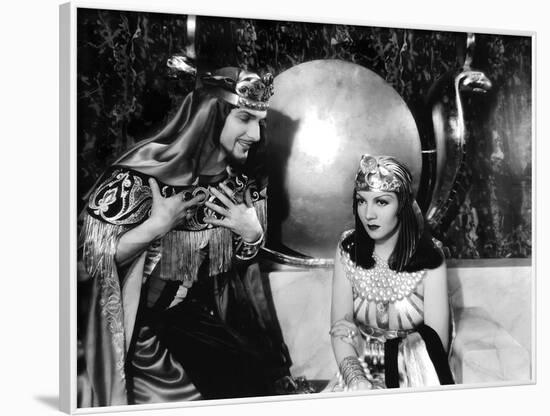 CLEOPATRA, 1934 directed by CECIL BeMILLE Claudette Colbert (b/w photo)-null-Framed Photo