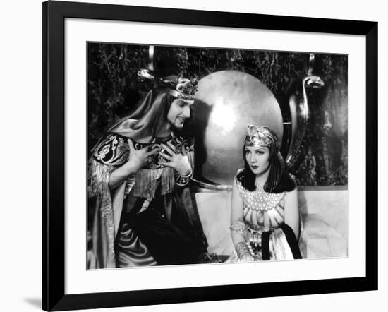 CLEOPATRA, 1934 directed by CECIL BeMILLE Claudette Colbert (b/w photo)-null-Framed Photo