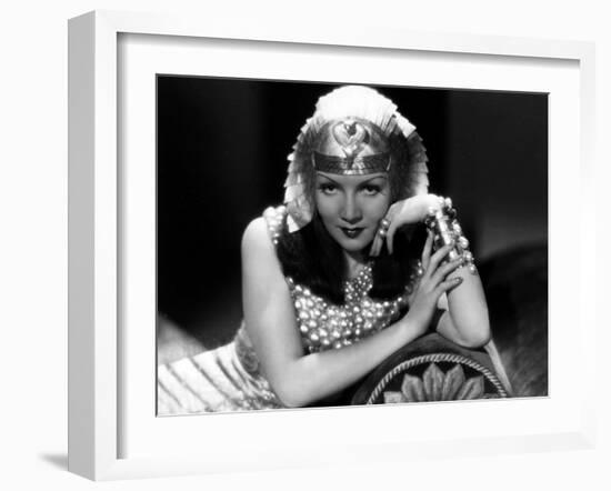 CLEOPATRA, 1934 directed by CECIL BeMILLE Claudette Colbert (b/w photo)-null-Framed Photo