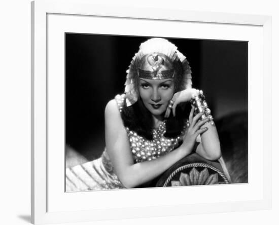 CLEOPATRA, 1934 directed by CECIL BeMILLE Claudette Colbert (b/w photo)-null-Framed Photo