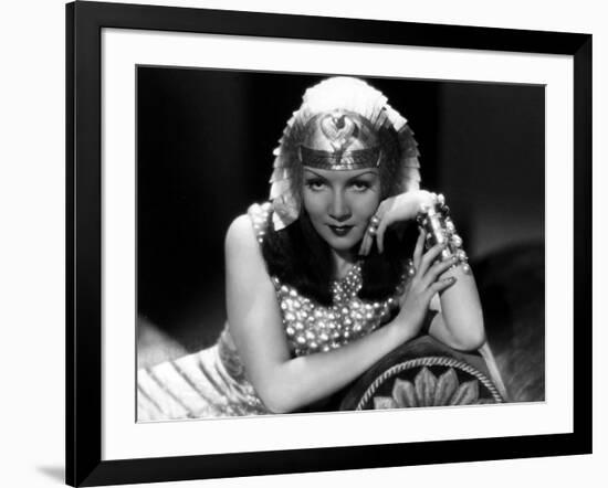 CLEOPATRA, 1934 directed by CECIL BeMILLE Claudette Colbert (b/w photo)-null-Framed Photo