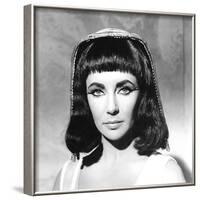 CLEOPATRA, 1963 directed by JOSEPH L. MANKIEWICZ Elizabeth Taylor (b/w photo)-null-Framed Photo