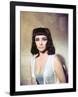 CLEOPATRA, 1963 directed by JOSEPH L. MANKIEWICZ Elizabeth Taylor (photo)-null-Framed Photo