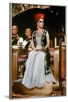 CLEOPATRA, 1963 directed by JOSEPH L. MANKIEWICZ Elizabeth Taylor (photo)-null-Framed Photo