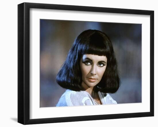 CLEOPATRA, 1963 directed by JOSEPH L. MANKIEWICZ Elizabeth Taylor (photo)-null-Framed Photo