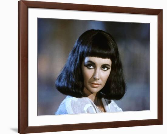 CLEOPATRA, 1963 directed by JOSEPH L. MANKIEWICZ Elizabeth Taylor (photo)-null-Framed Photo