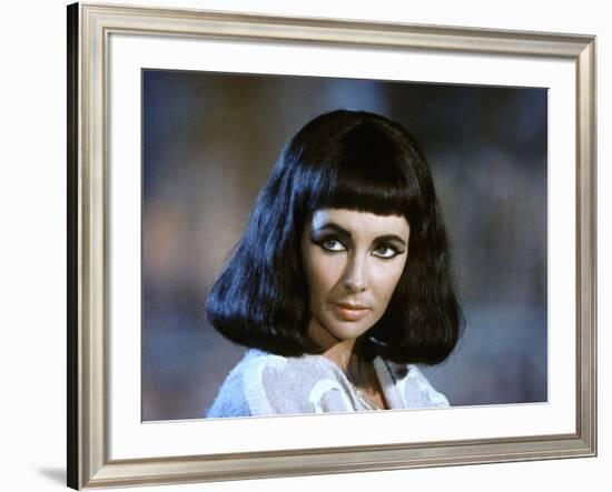 CLEOPATRA, 1963 directed by JOSEPH L. MANKIEWICZ Elizabeth Taylor (photo)-null-Framed Photo