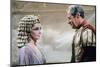 CLEOPATRA, 1963 directed by JOSEPH L. MANKIEWICZ Elizabeth Taylor / Rex Harrison (photo)-null-Mounted Photo