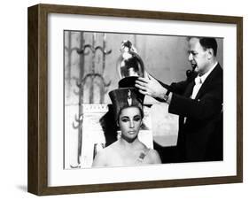 CLEOPATRA, 1963 directed by JOSEPH L. MANKIEWICZ on the set, Joseph L. Mankiewicz and Elizabeth Tay-null-Framed Photo