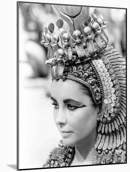 Cleopatra, Elizabeth Taylor, 1963-null-Mounted Photo