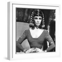 Cleopatre Cleopatra by Joseph L. Mankiewicz with Elizabeth Taylor, 1963 (b/w photo)-null-Framed Photo