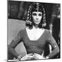 Cleopatre Cleopatra by Joseph L. Mankiewicz with Elizabeth Taylor, 1963 (b/w photo)-null-Mounted Photo
