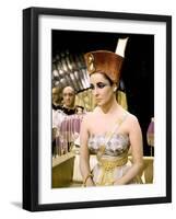 Cleopatre Cleopatra by Joseph L. Mankiewicz with Elizabeth Taylor, 1963 (photo)-null-Framed Photo