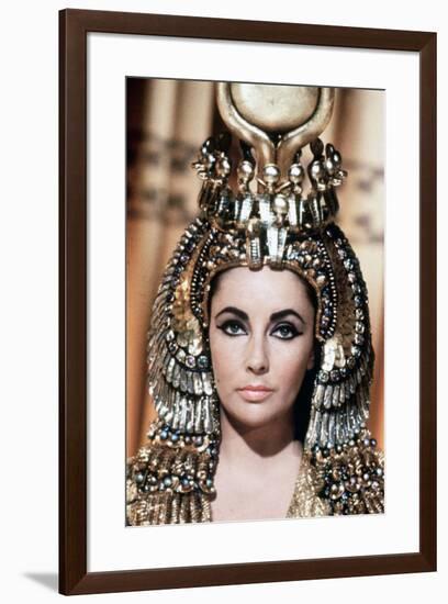 Cleopatre Cleopatra, by Joseph L. Mankiewicz with Elizabeth Taylor, 1963 (photo)-null-Framed Photo