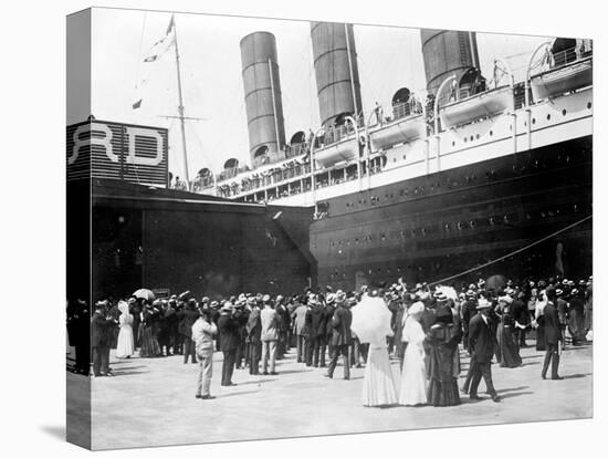 Closeup of Lusitania at the Dock NYC Photo - New York, NY-Lantern Press-Stretched Canvas