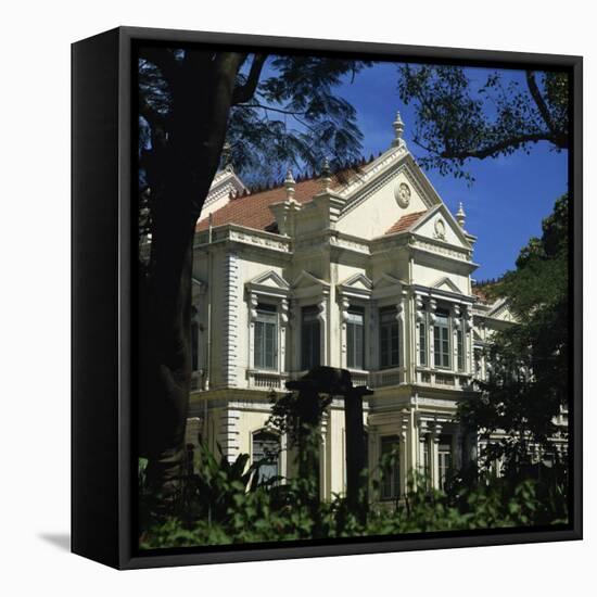 Colonial House, Mahatma Gandhi Road, Bangalore, Karnataka State, India-Rolf Richardson-Framed Stretched Canvas