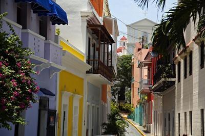 https://imgc.allpostersimages.com/img/posters/colorful-street-old-san-juan-puerto-rico_u-L-Q1IBIE90.jpg?artPerspective=n