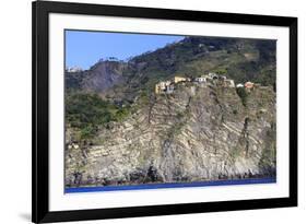 Colourful houses and cliffs atop rocky promontory, Corniglia, Cinque Terre, UNESCO World Heritage S-Eleanor Scriven-Framed Photographic Print