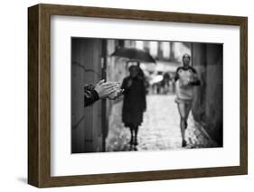 Come On-David Gonzalez Forjas-Framed Photographic Print