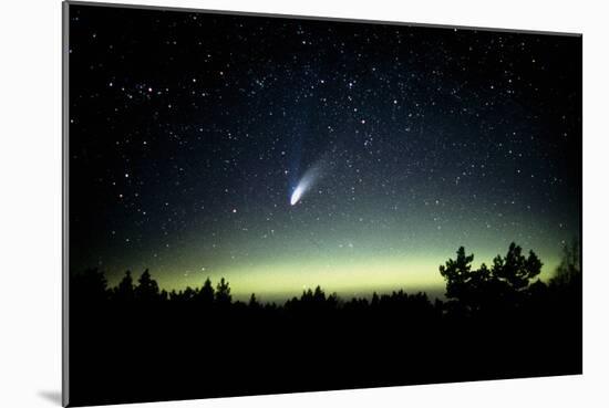 Comet Hale-Bopp And Aurora Borealis, 30 March 1997-Pekka Parviainen-Mounted Photographic Print