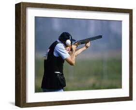 Competitive Shooting-null-Framed Photographic Print