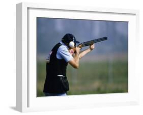 Competitive Shooting-null-Framed Photographic Print