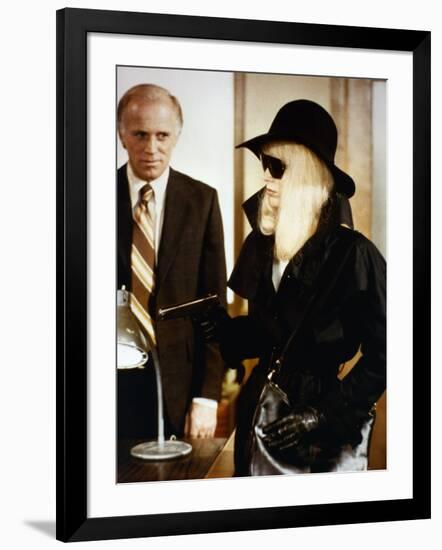 Complot by famille FAMILY PLOT by Alfred Hitchcock with Karen Black, 1976 (photo)-null-Framed Photo