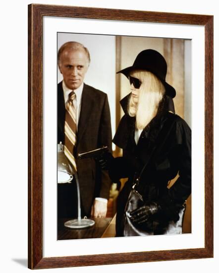 Complot by famille FAMILY PLOT by Alfred Hitchcock with Karen Black, 1976 (photo)-null-Framed Photo