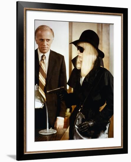 Complot by famille FAMILY PLOT by Alfred Hitchcock with Karen Black, 1976 (photo)-null-Framed Photo