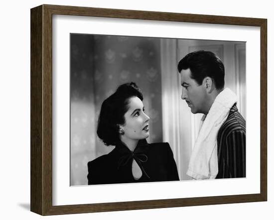 CONSPIRATOR, 1949 directed by VICTOR SAVILLE Elizabeth Taylor and Robert Taylor (b/w photo)-null-Framed Photo