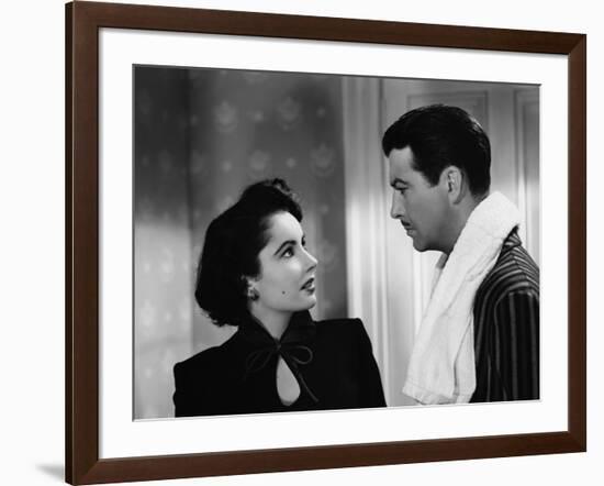 CONSPIRATOR, 1949 directed by VICTOR SAVILLE Elizabeth Taylor and Robert Taylor (b/w photo)-null-Framed Photo