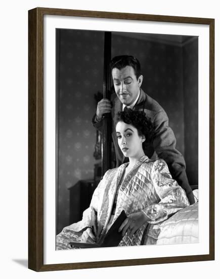 CONSPIRATOR, 1949 directed by VICTOR SAVILLE Robert Taylor / Elizabeth Taylor (b/w photo)-null-Framed Photo