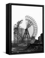 Construction of Giant Wheel-null-Framed Stretched Canvas