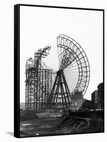 Construction of Giant Wheel-null-Framed Stretched Canvas