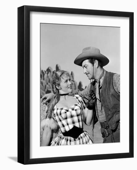 Convoi by Femmes WESTWARD THE WOMEN by William A Wellman with Denise Darcel and Robert Taylor, 1951-null-Framed Photo