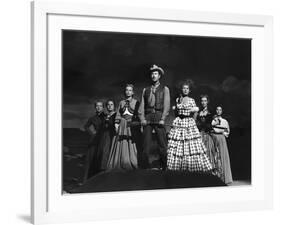 Convoi by Femmes WESTWARD THE WOMEN by William A Wellman with Renata Vanni, Robert Taylor, Denise D-null-Framed Photo