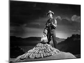 Convoi by Femmes WESTWARD THE WOMEN by William A Wellman with Robert Taylor and Denise Darcel, 1951-null-Mounted Photo
