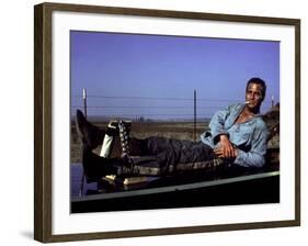 Cool Hand Luke, Paul Newman, 1967, Leg Irons-null-Framed Photo