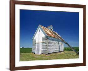 Corn Barn, a Wooden Building on a Farm at Hudson, the Midwest, Illinois, USA-Ken Gillham-Framed Photographic Print