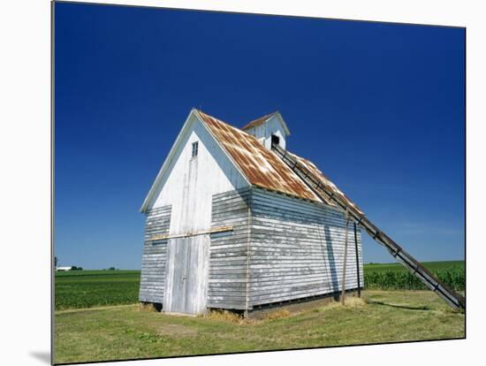 Corn Barn, a Wooden Building on a Farm at Hudson, the Midwest, Illinois, USA-Ken Gillham-Mounted Photographic Print