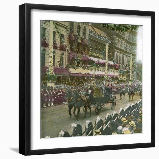 Coronation of King Edward VII of England (1841-1910), Royal Coach, London (England), 1901-Leon, Levy et Fils-Framed Photographic Print