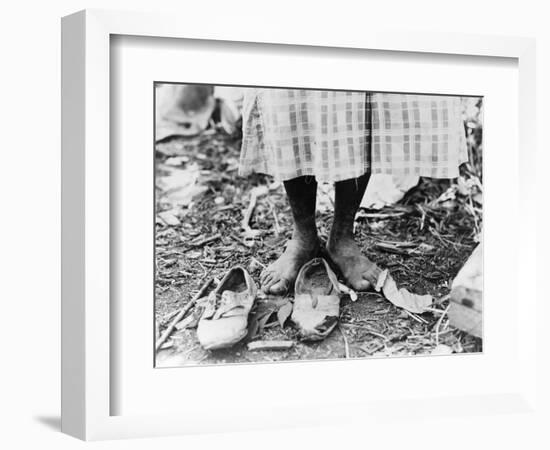 Cotton Picker, 1937-Dorothea Lange-Framed Photographic Print