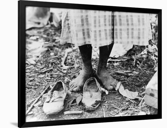 Cotton Picker, 1937-Dorothea Lange-Framed Photographic Print