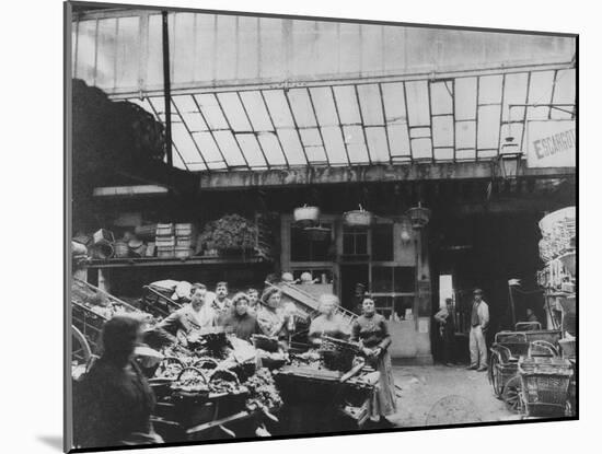 Cour Du Heaume, Rue Pirouette, Les Halles, Paris, 1910-null-Mounted Giclee Print